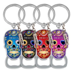 Llavero destapador de metal en forma de calavera. Souvenir de la península de Yucatán, México.