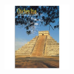 Tarjeta postal con la Pirámide de Chichen Itza, souvenir y recuerdo de Merida, Yucatan, Mexico.